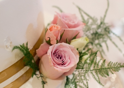 Garden Tuscana Reception Hall event in Mesa showing roses on wedding cake