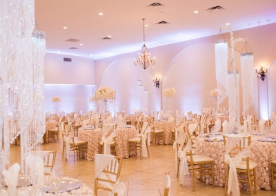 Garden Tuscana Reception Hall event in Mesa showing champagne and ivory rose wedding decorations